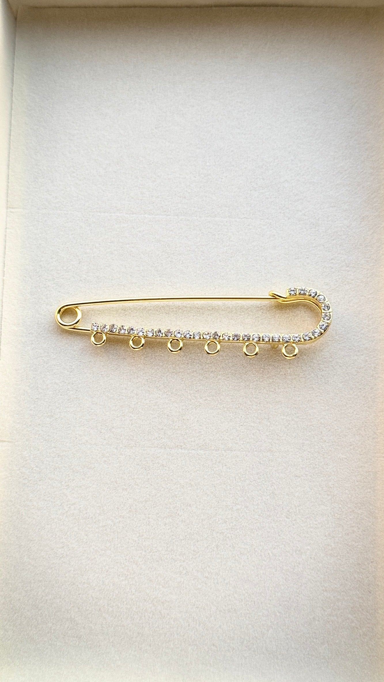 6 charms Pin-Gold Crystal